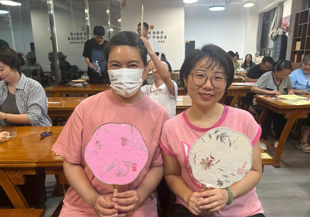 青年夜校 | “扇”遇非遗：传统工艺与青春创意的双向奔赴:工艺扇