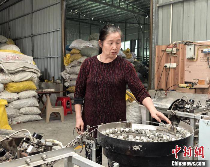 （乡村行·看振兴）湖南石鼓油纸伞撑起富民大产业:油纸伞