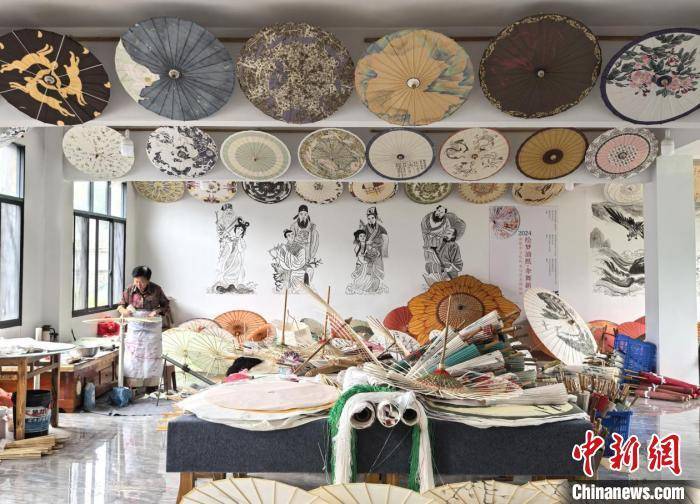 （乡村行·看振兴）湖南石鼓油纸伞撑起富民大产业:油纸伞