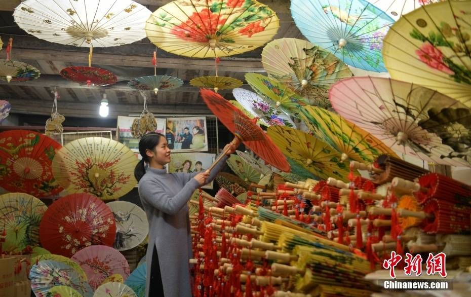 【这个城市有点潮】泸州分水：撑起一把油纸伞 感受百年东方美学:油纸伞