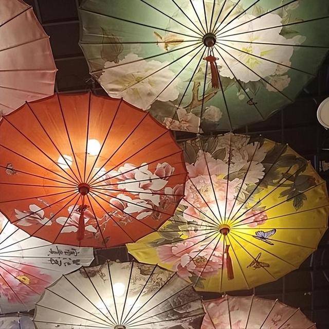 古代“油纸伞”是如何制作的？雨伞的工作原理<strong></p>
<p>油纸伞</strong>，竟然千年未变！:油纸伞
