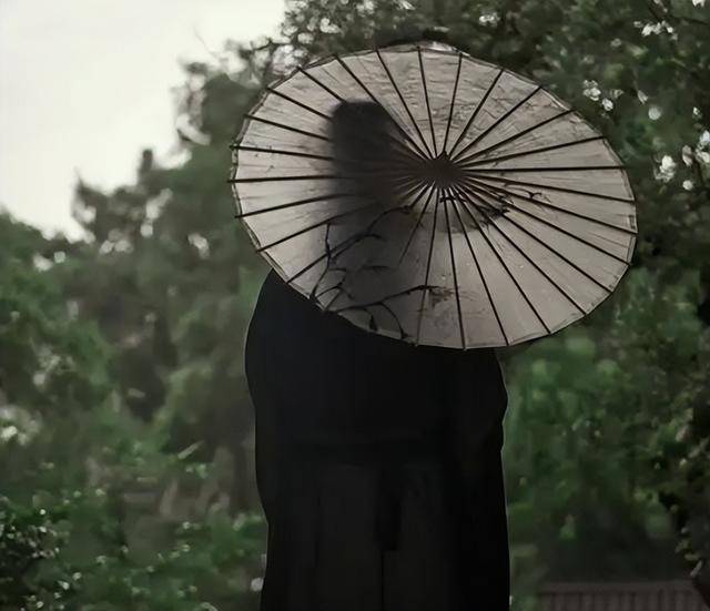 古代“油纸伞”是如何制作的？雨伞的工作原理<strong></p>
<p>油纸伞</strong>，竟然千年未变！:油纸伞