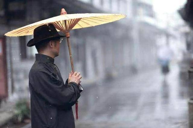 古代“油纸伞”是如何制作的？雨伞的工作原理<strong></p>
<p>油纸伞</strong>，竟然千年未变！:油纸伞
