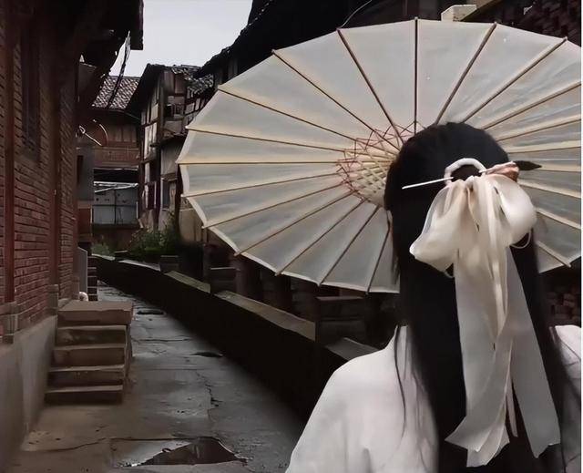 古代“油纸伞”是如何制作的？雨伞的工作原理<strong></p>
<p>油纸伞</strong>，竟然千年未变！:油纸伞