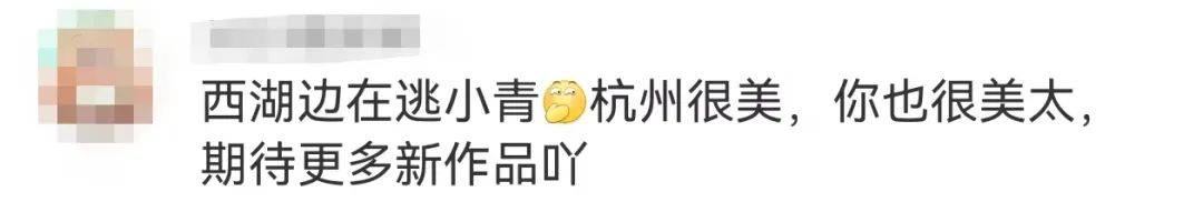 31岁陈都灵现身杭州<strong></p>
<p>油纸伞</strong>，身穿绿裙手撑油纸伞，网友：心动了:油纸伞