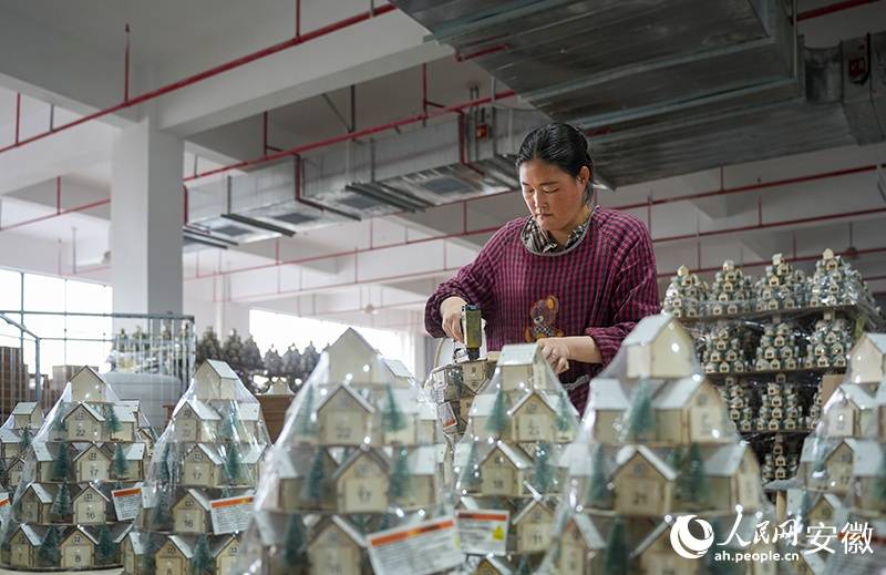 皖北小镇<strong></p>
<p>工艺品</strong>，工艺品出海:工艺品