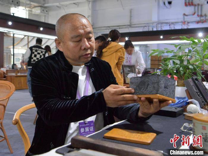 吉林集中展出数千件松花石工艺品:工艺品