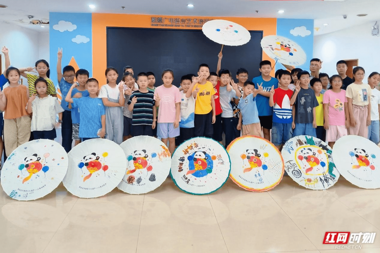 组图丨手绘石鼓油纸伞 湘潭这个暑期托管很有“趣”:油纸伞